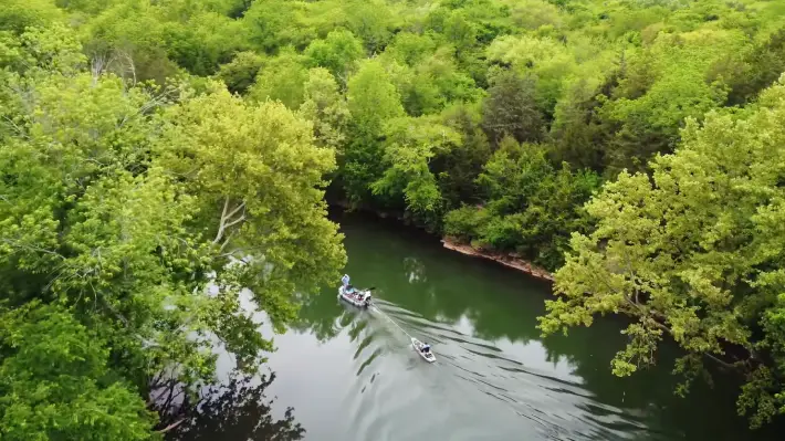 When is the optimal time for fly fishing in Alabama